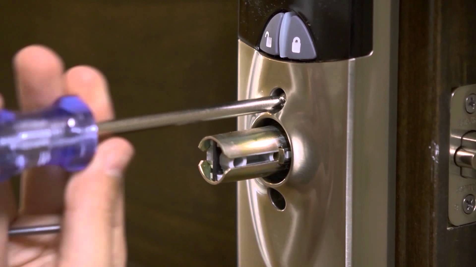 There are several advantages to hiring a 24-hour locksmith